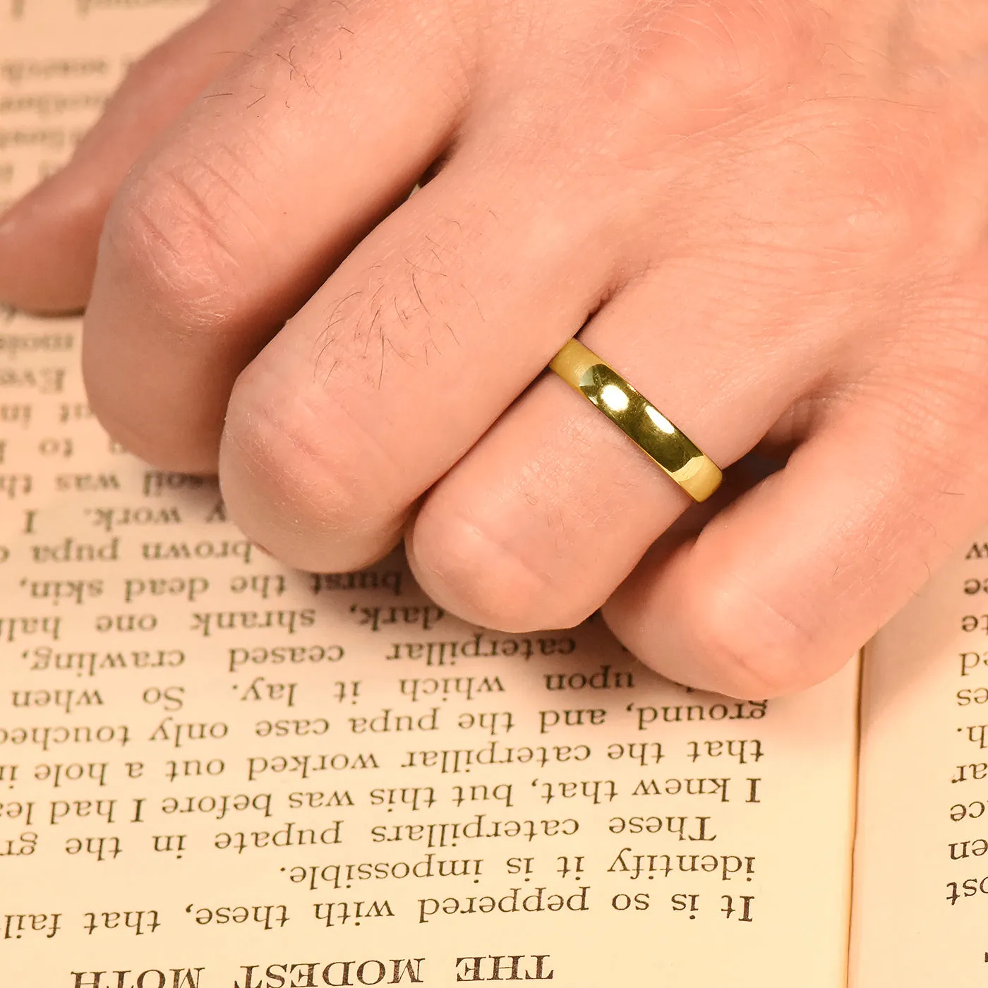 18ct Gold 4mm Comfort / Court Wedding Ring