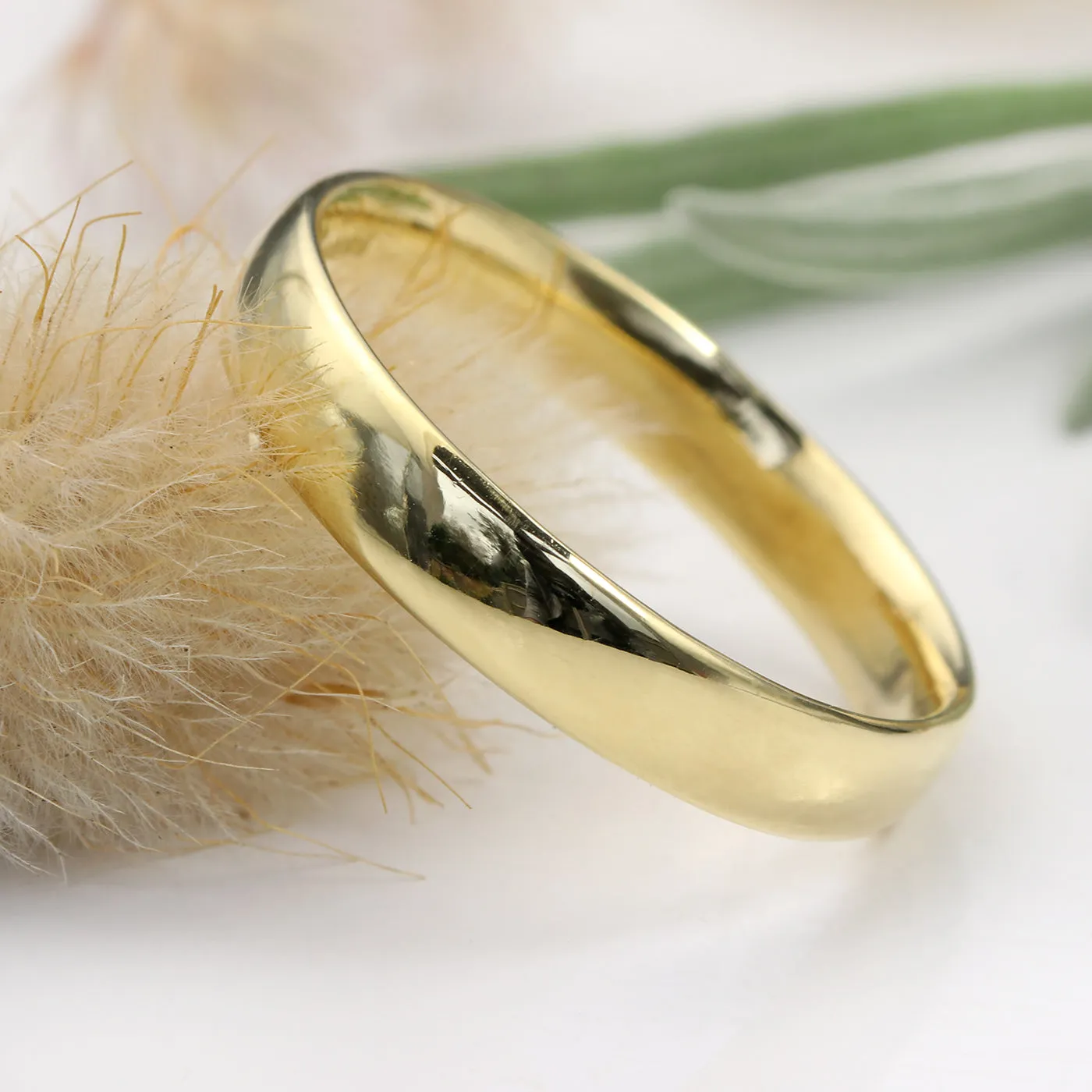 18ct Gold 4mm Comfort / Court Wedding Ring