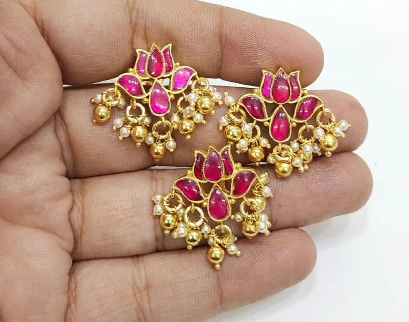 Aakashi Earring and Pendant Set
