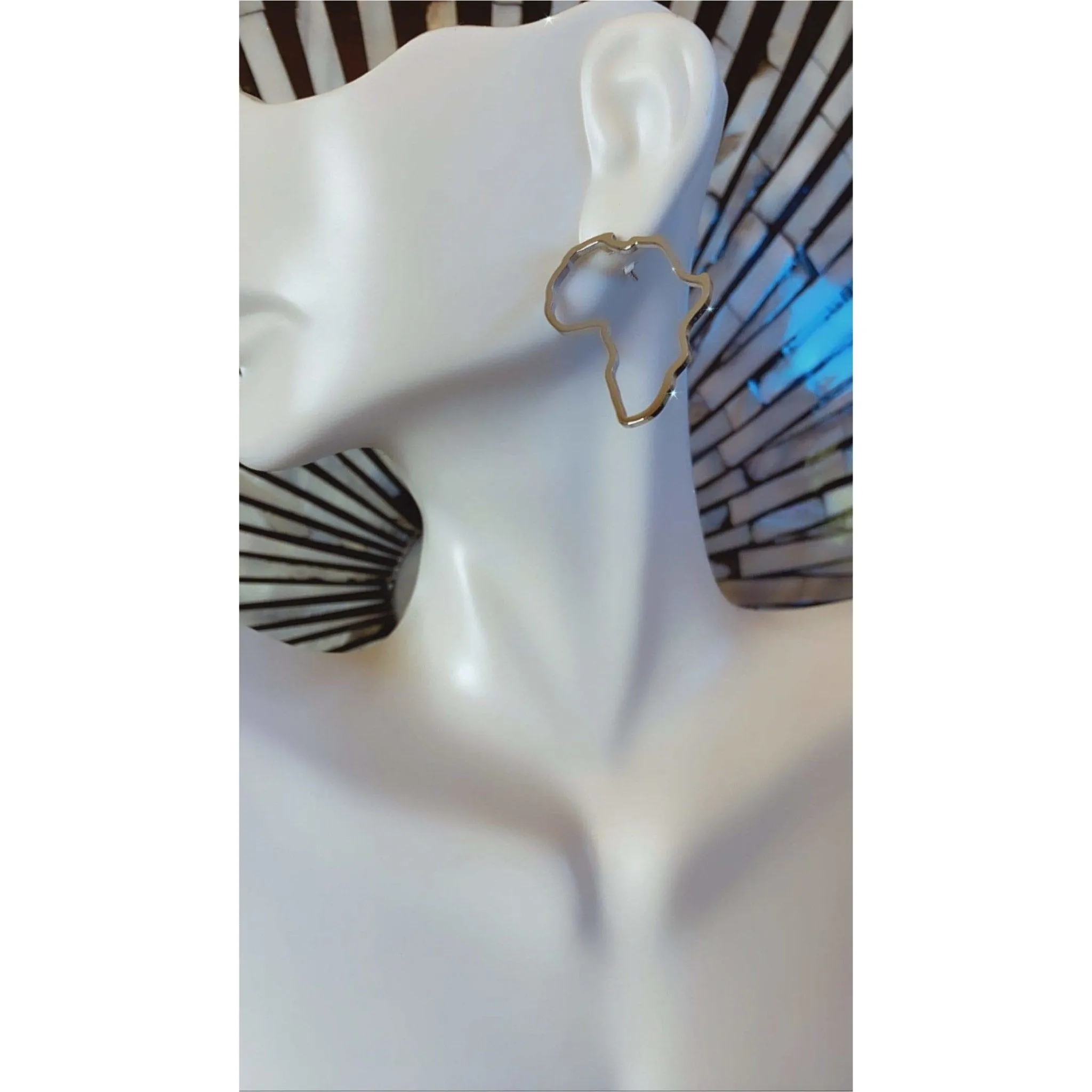 Africa Map outline Stud Earring
