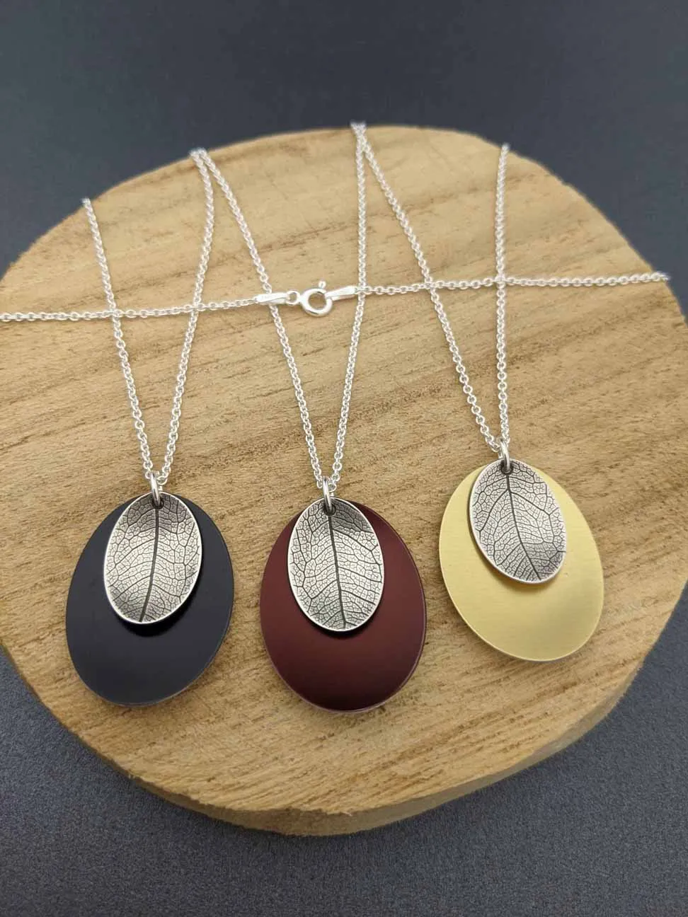 AUTUMN - long leaf necklace