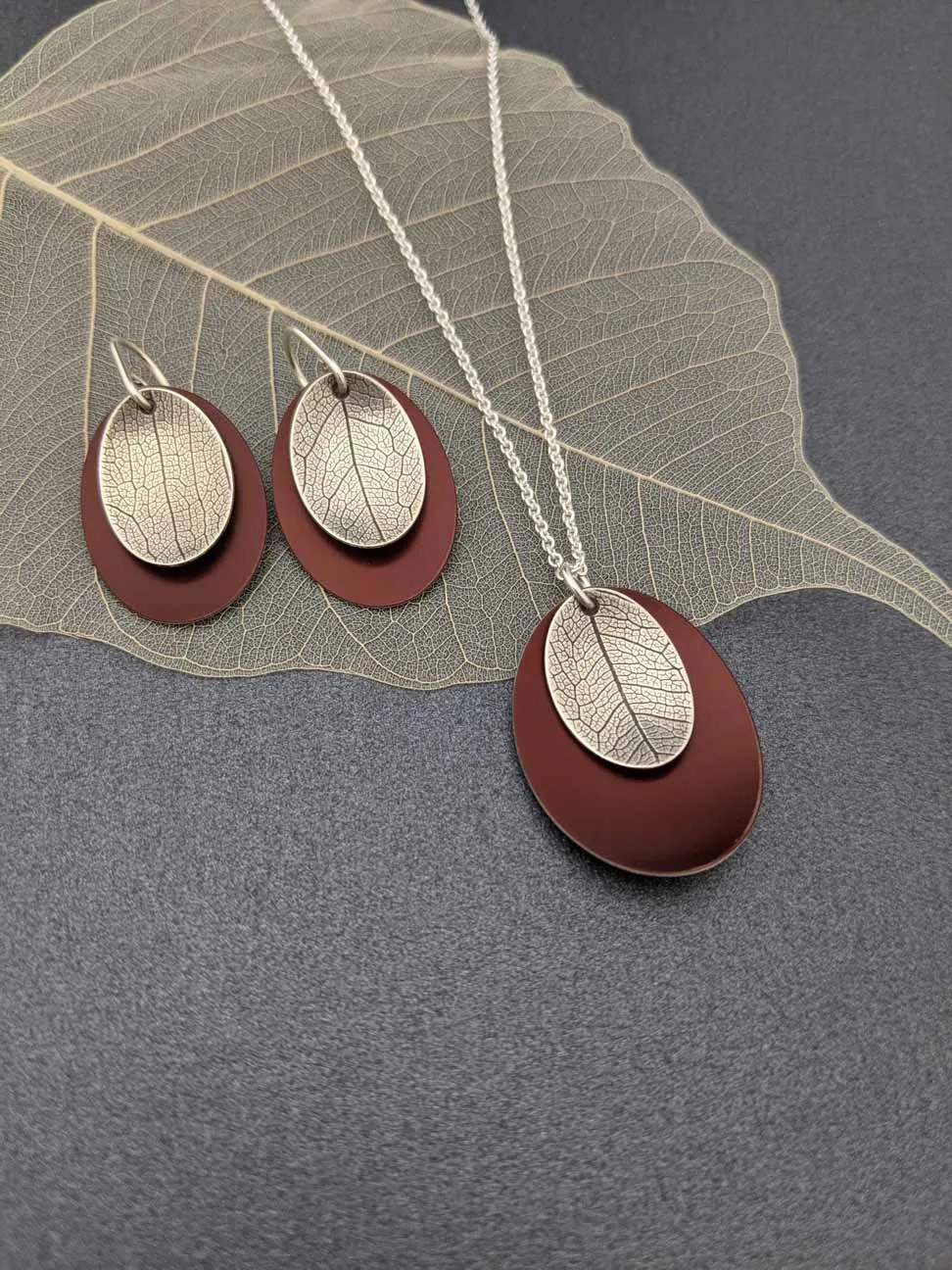 AUTUMN - long leaf necklace