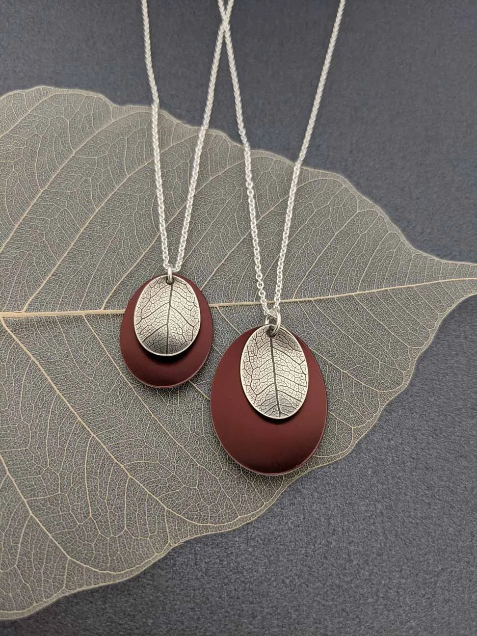AUTUMN - long leaf necklace