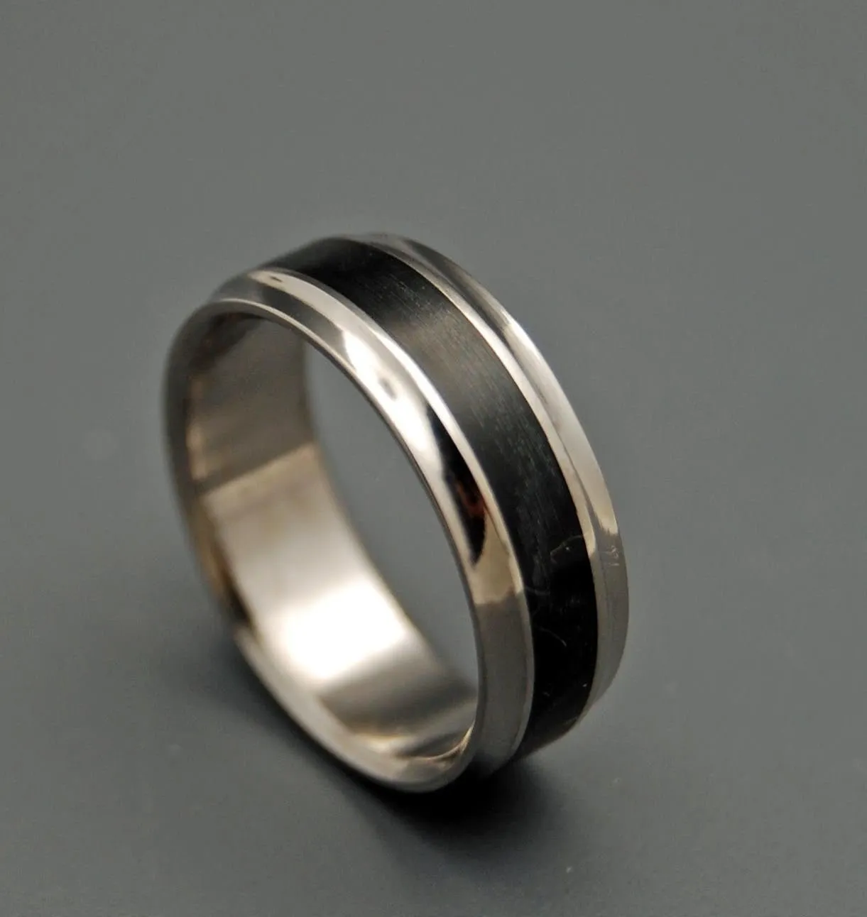 Black Beauty | Men's Titanium Wedding Ring