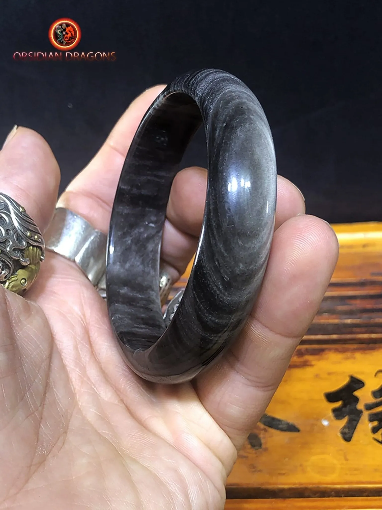 Bracelet jonc en obsidienne argentée