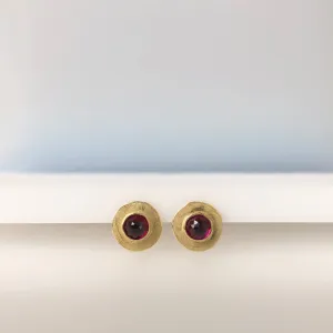 Disc stud earrings with rhodolite garnet stones