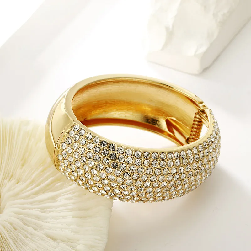 European and American Fashion Gold Bracelet with Rhinestone Detailing for Stylish Women