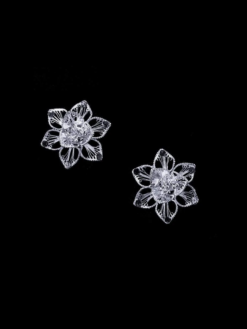 Kusum bloom studs