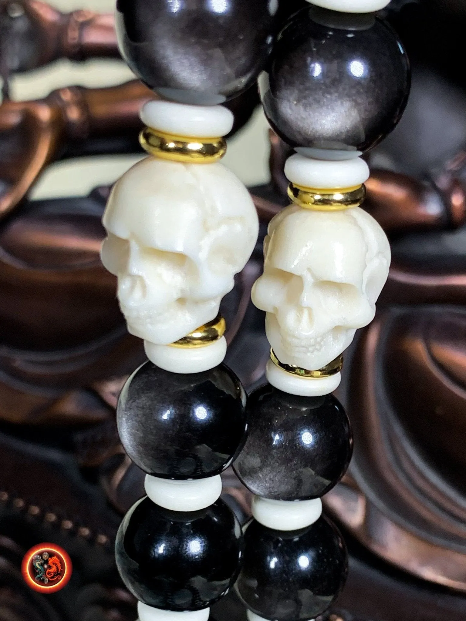 Mala artisanal- 54 perles d'obsidiennes argentées.