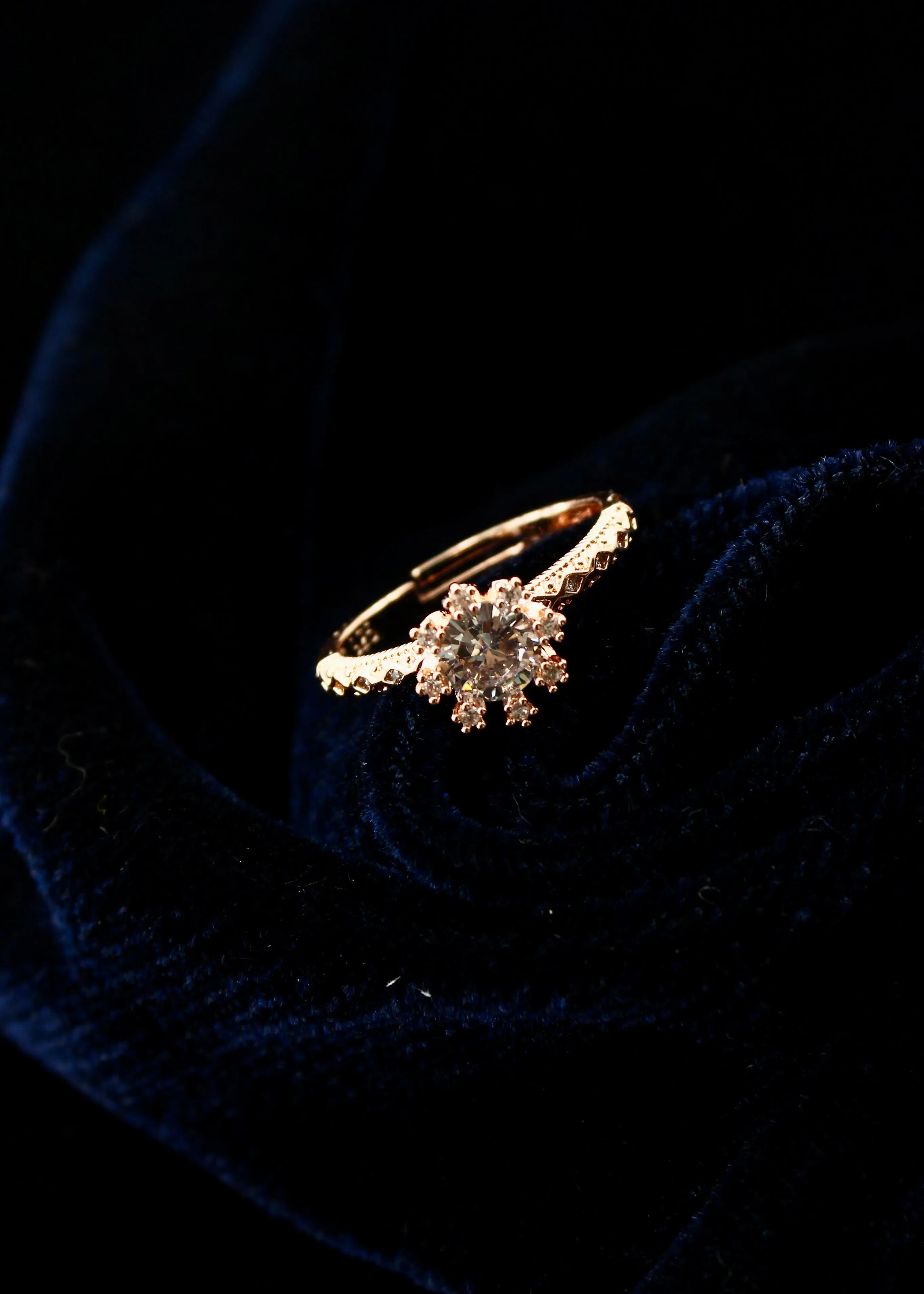 MODISH DIA FINGER RING