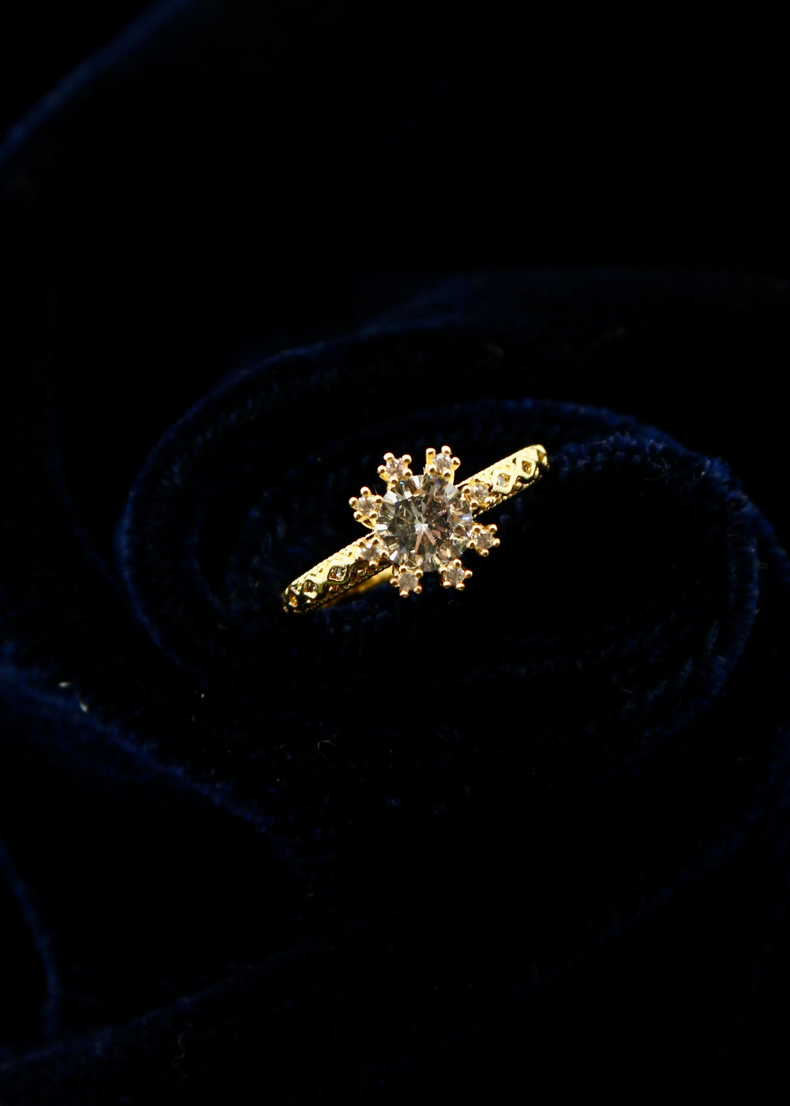 MODISH DIA FINGER RING
