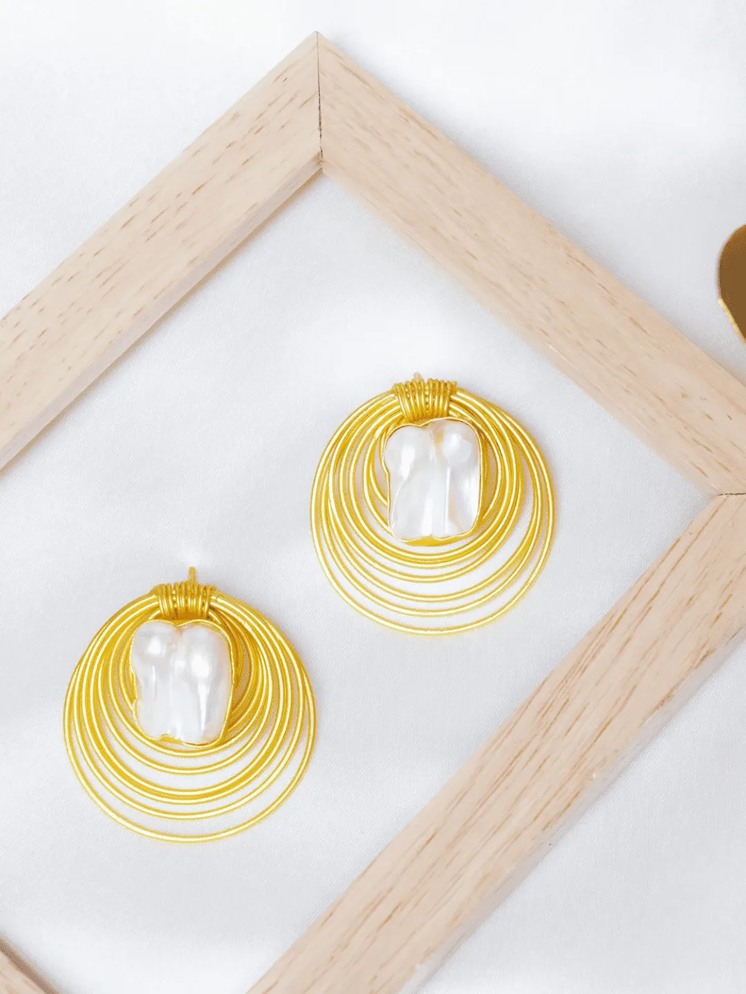 Myra Pearl Earrings