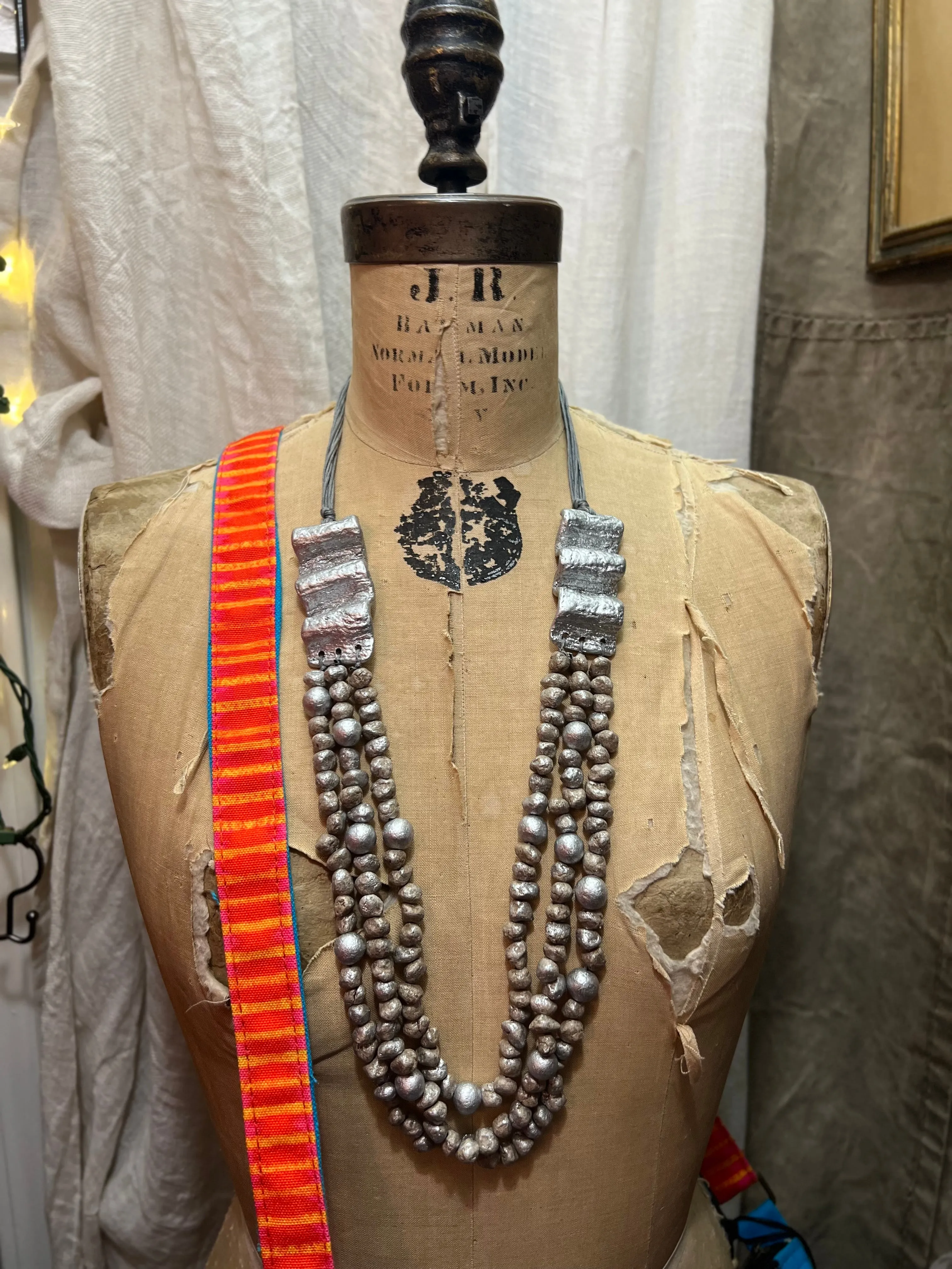 Paper Mache Artdeco Necklace-Metallic/silv.