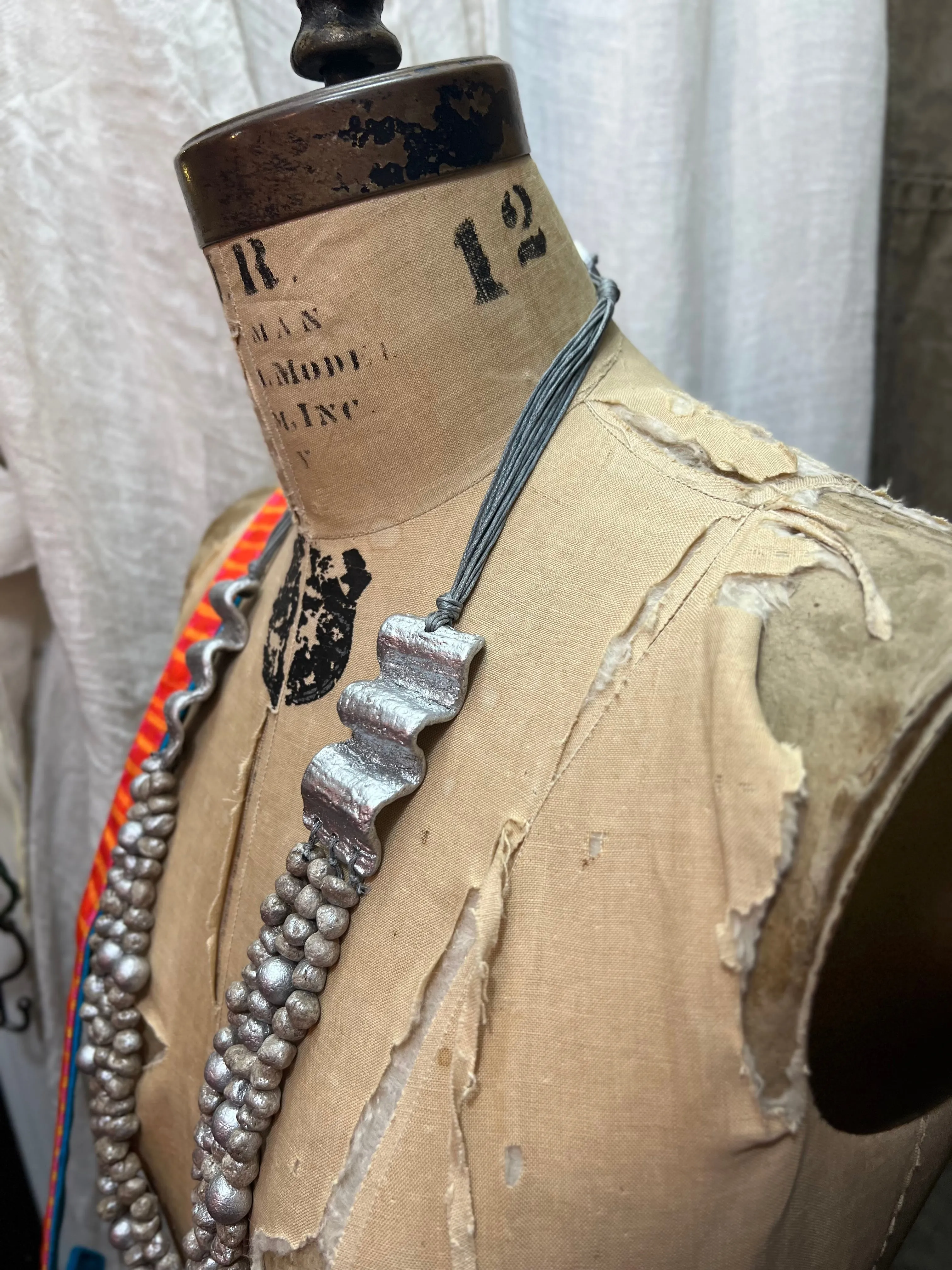Paper Mache Artdeco Necklace-Metallic/silv.