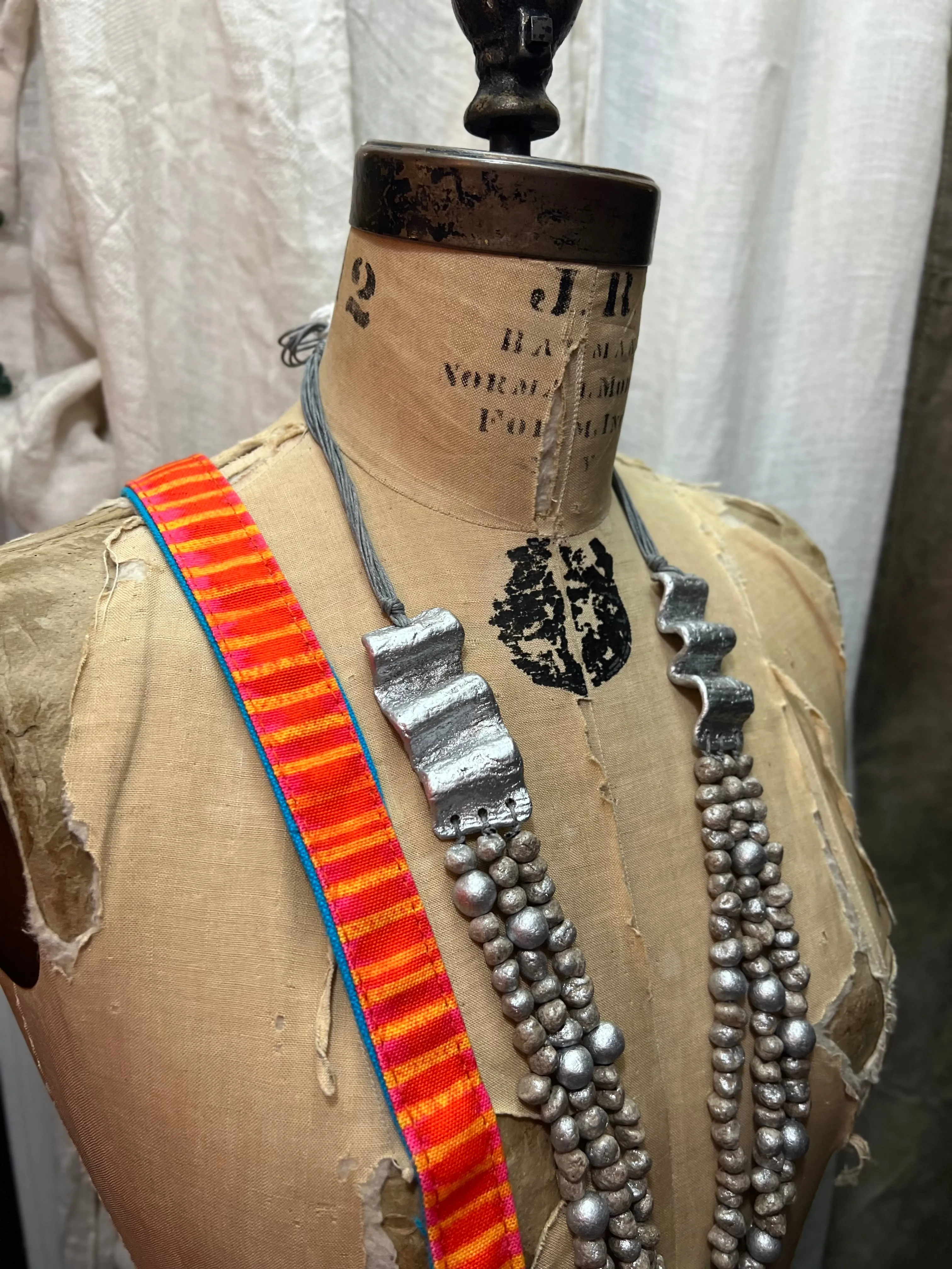 Paper Mache Artdeco Necklace-Metallic/silv.
