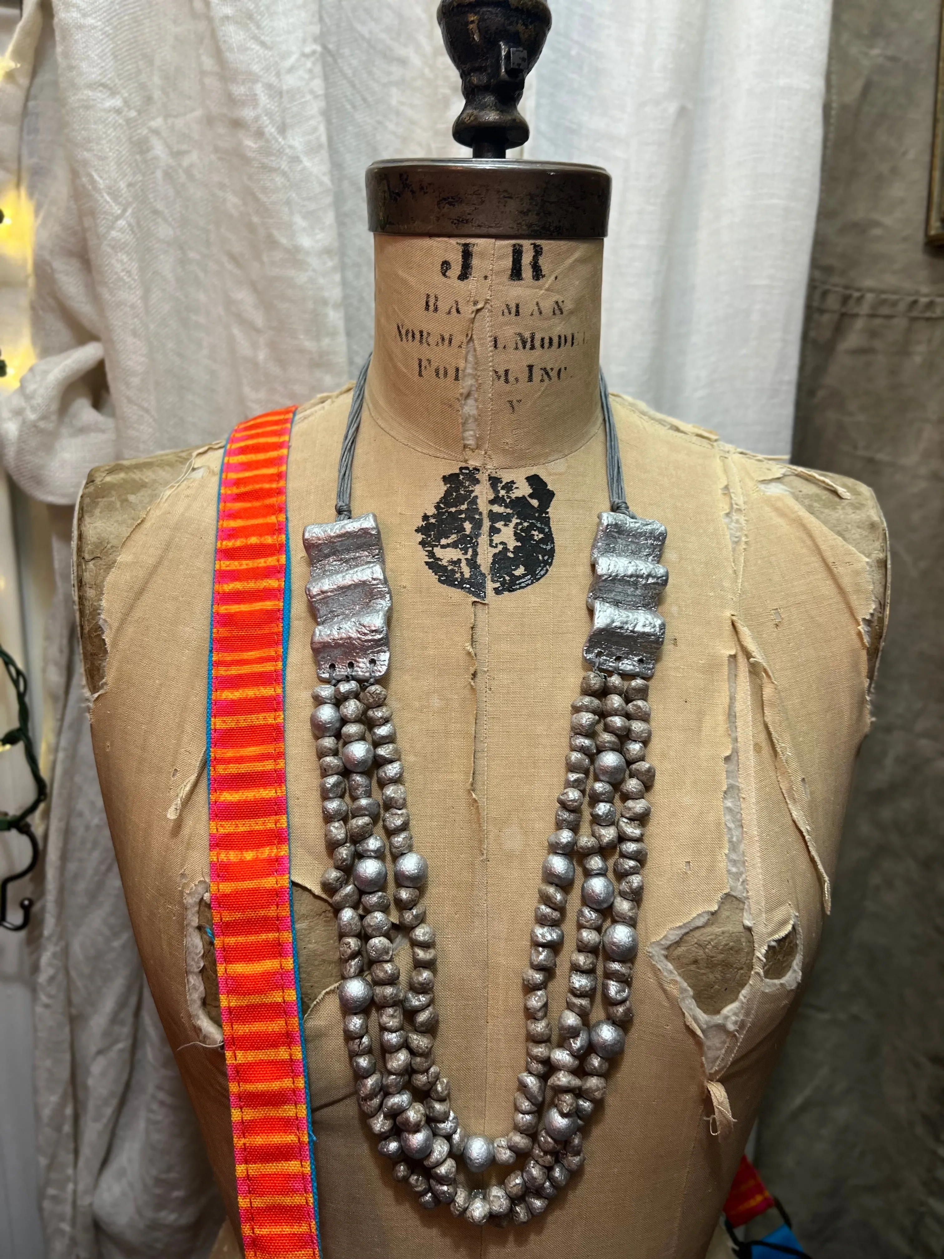 Paper Mache Artdeco Necklace-Metallic/silv.