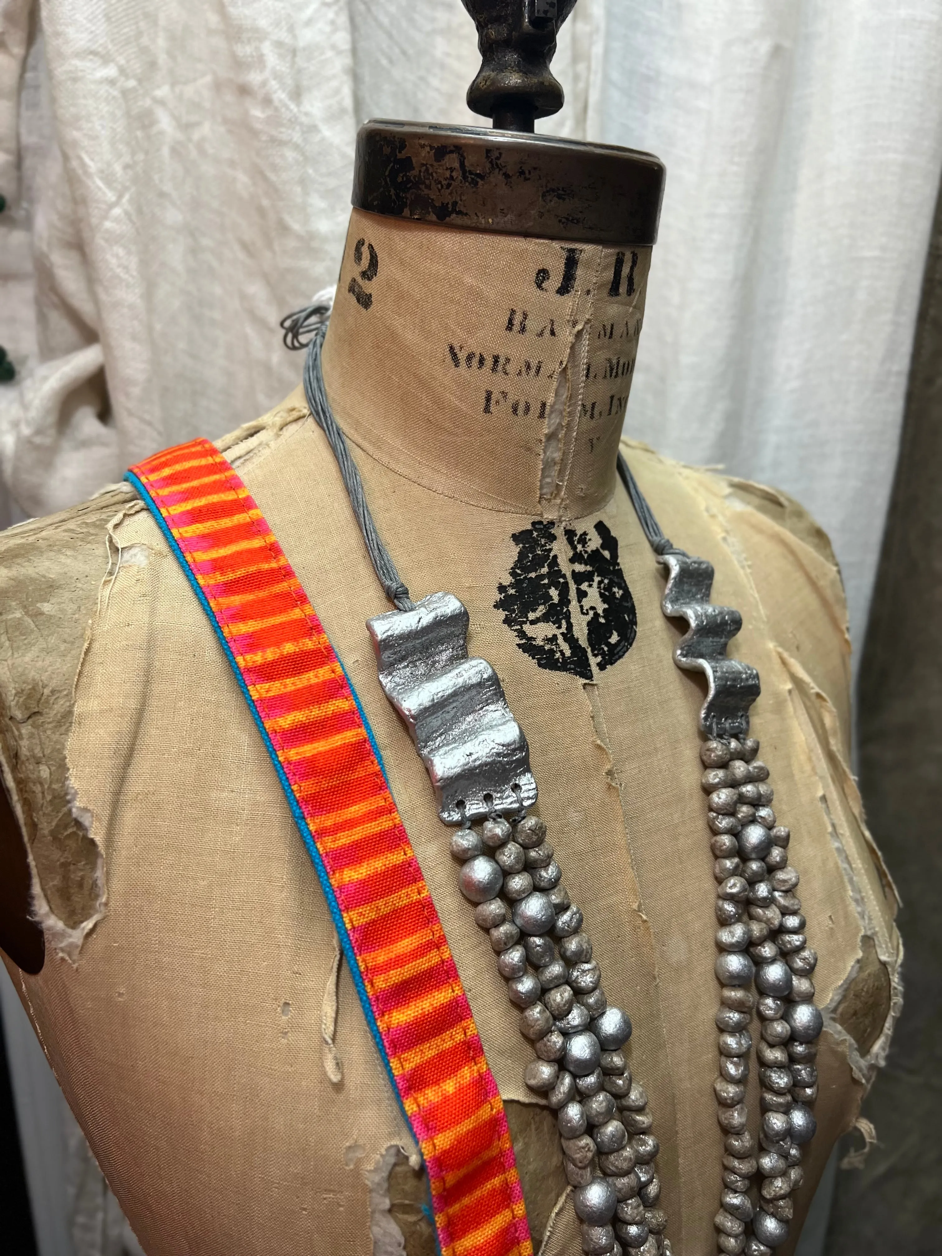 Paper Mache Artdeco Necklace-Metallic/silv.
