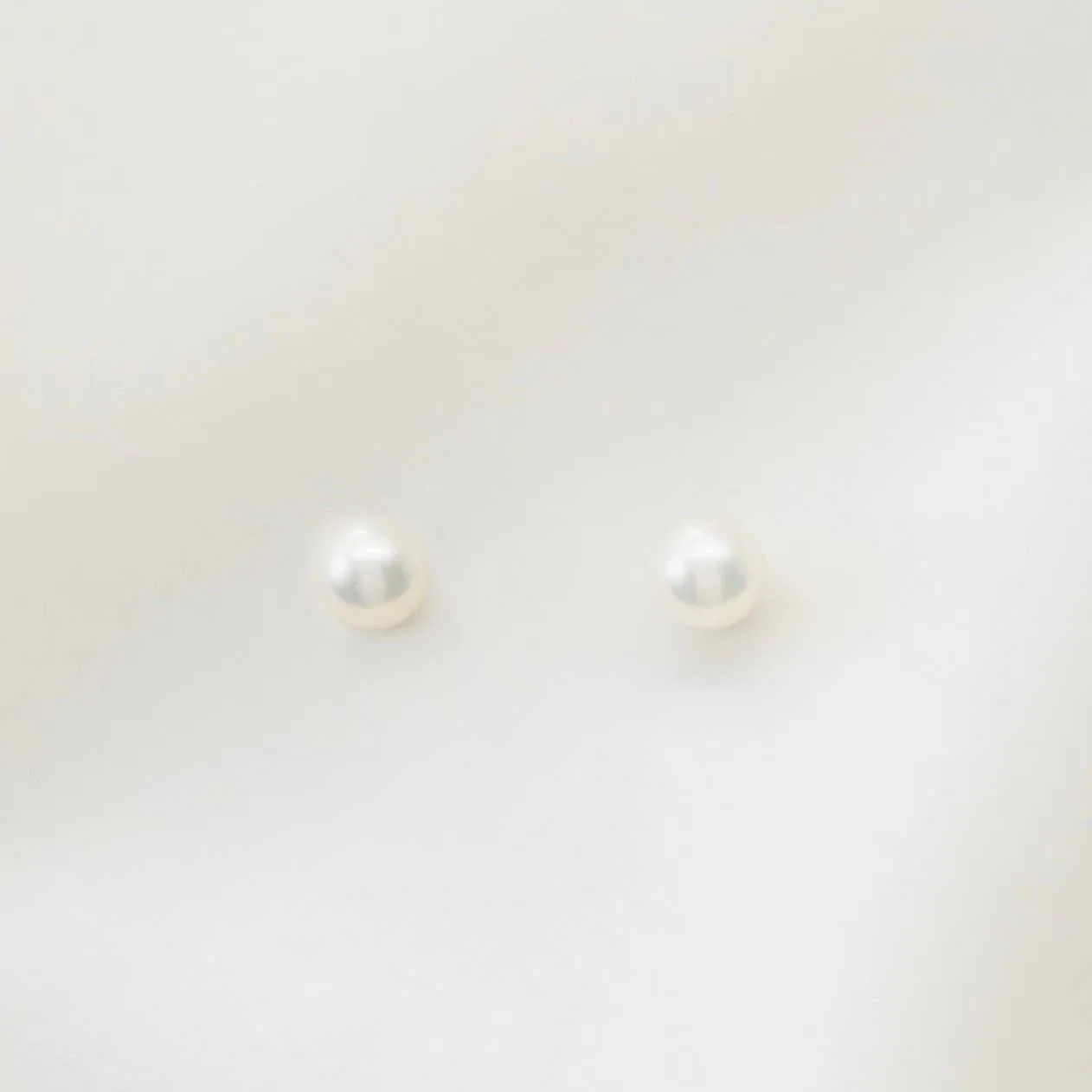 PETITE GOLD - Pearl Studs