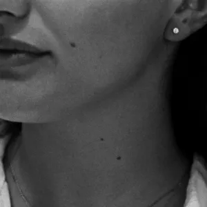The Signature Noémie Round Diamond Stud Earrings