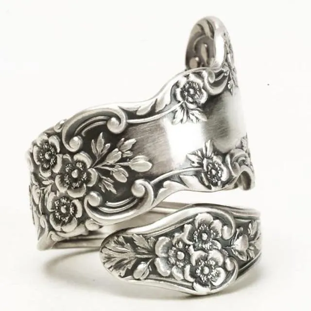 Vintage Antique Graceful Engraved Flower Pattern Ring